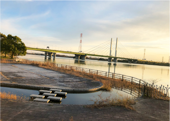 テクニック1 グリッド線を活用して水平・垂直を合わせる