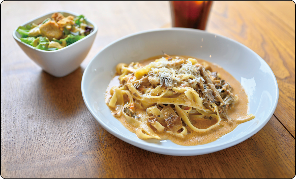 きのことボロネーゼクリームのタリアテッレ(1,350円 税込)